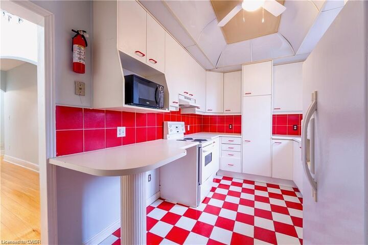 Property Photo:  255 Main Street W 2  ON L8P 1J5 