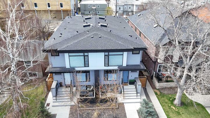 Property Photo:  1929 36 Street SW 2  AB T3E 2Y8 
