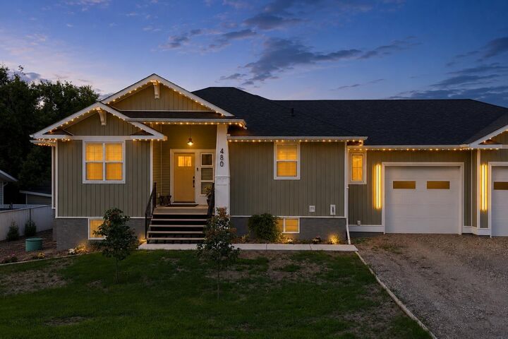 Property Photo: 480 7 Street AB T1B 0K1
