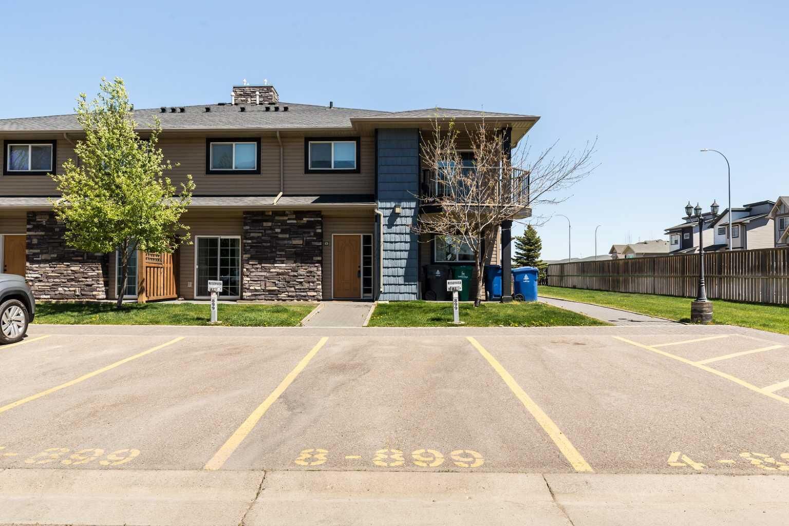 Property Photo:  899 Mt Sundance Manor W 8  AB T1J 1X7 