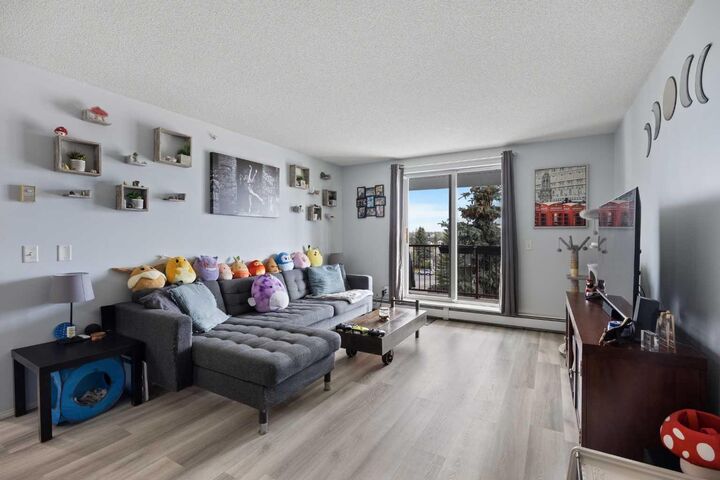 Property Photo:  9 Country Village Bay NE 412  AB T3K 5J8 