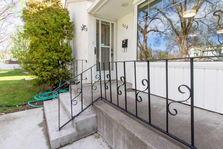Property Photo:  715 17 Street S  AB T1J 3C7 
