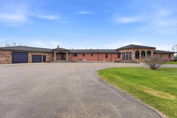 252072 Township Road 431A — photo 1