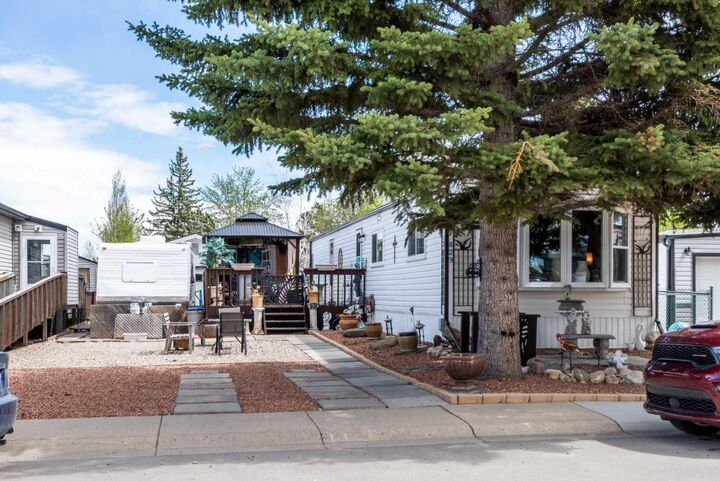Property Photo: 829 Bayview Road AB T1P 1E1