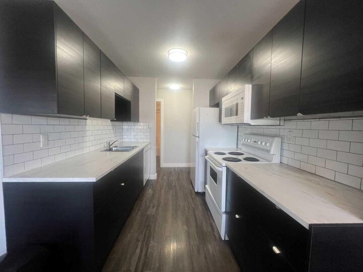 Property Photo:  5611 10 Avenue 217A  AB T7E 1R4 