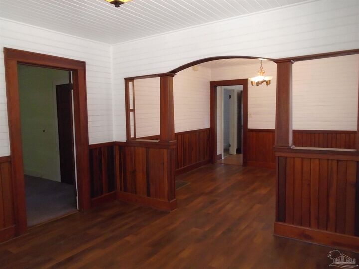 Property Photo:  2612 W Blount St  FL 32505 