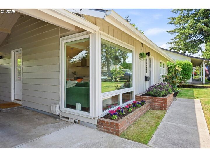 Property Photo: 10936 NE Russell St OR 97220