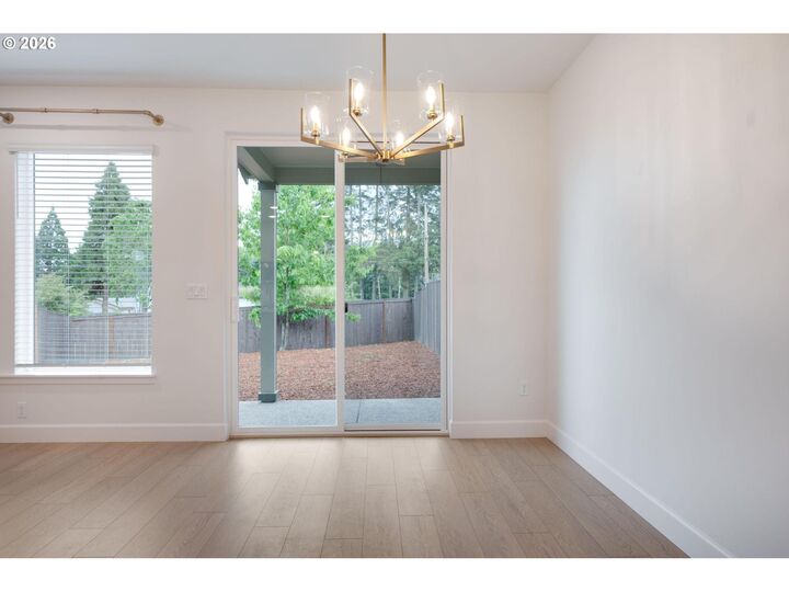Property Photo: 912 Rosebud Ct OR 97116