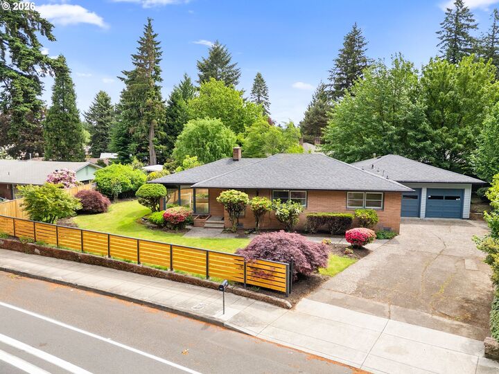 Property Photo: 850 NE 148th Ave OR 97230