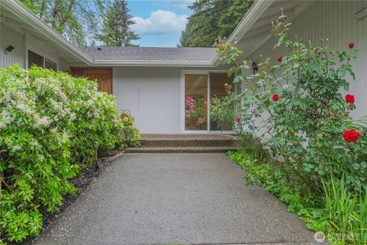 Property Photo:  2030  Baker Terrace SE  WA 98501 