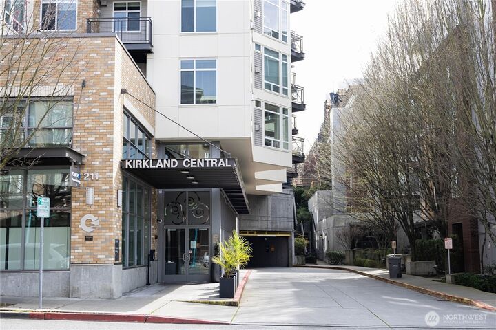 Property Photo:  211  Kirkland Avenue 309  WA 98033 