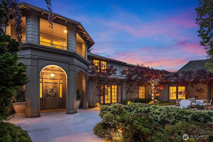 Property Photo:  