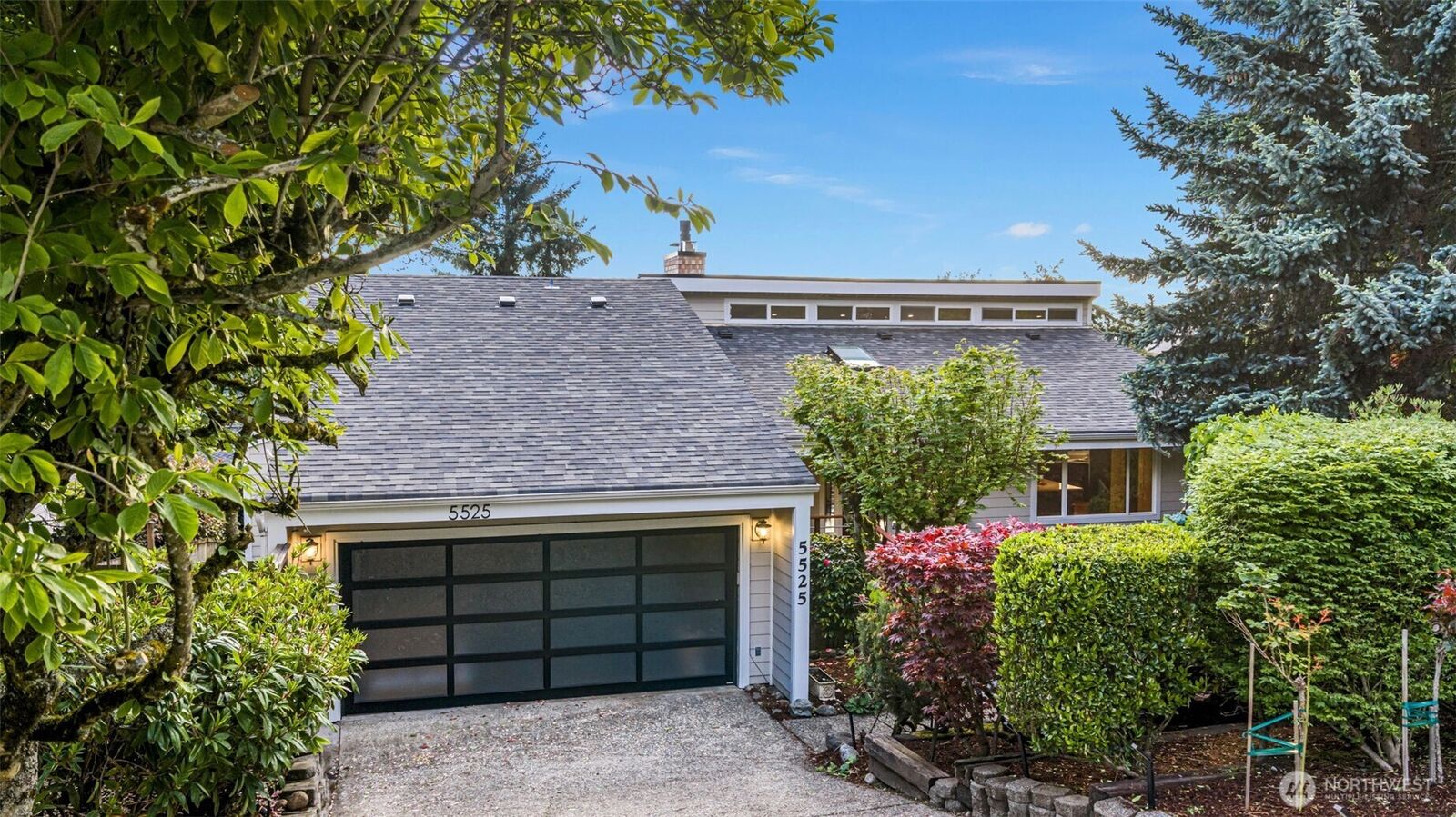 Property Photo:  5525  Highland Drive  WA 98006 