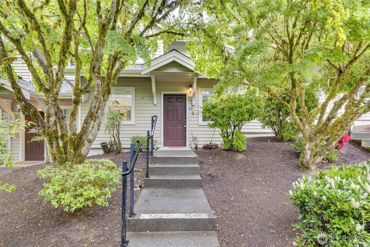 Property Photo:  2300  Jefferson Avenue NE G-128  WA 98056 