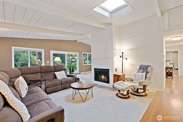 Property Photo: 18483 47th Place NE WA 98155