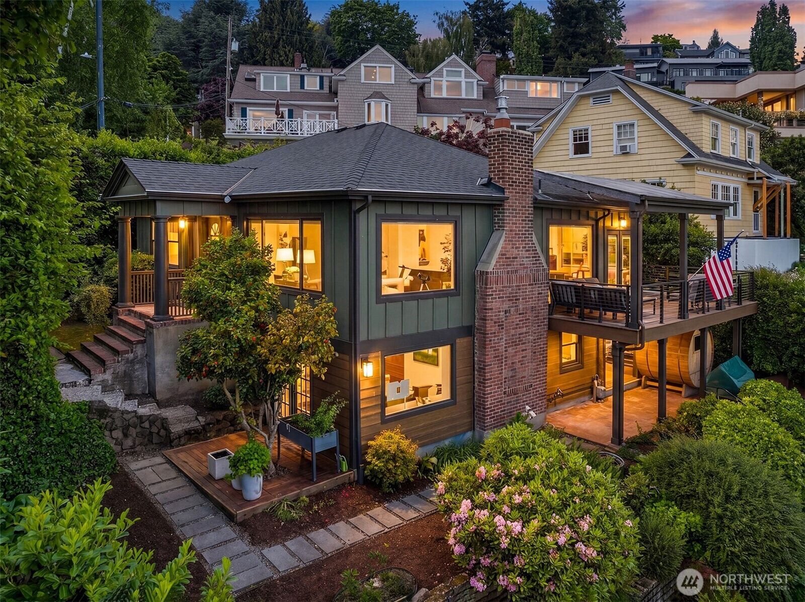 Property Photo: 601 Fullerton Avenue WA 98122