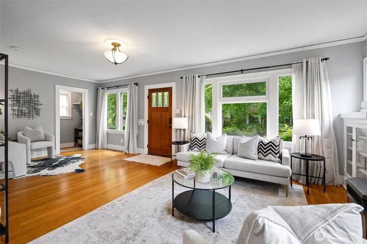 Property Photo: 828 24th Avenue WA 98122