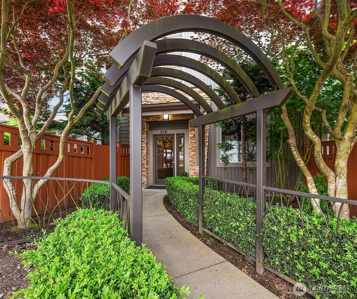 Property Photo:  316  Walnut Street 103  WA 98020 