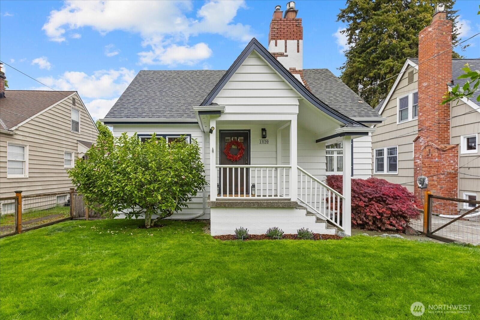 Property Photo:  1020 NE 100th Street 1  WA 98125 