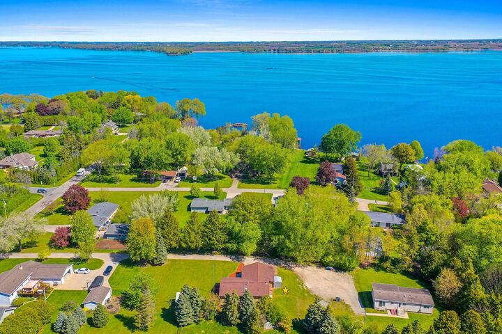 Property Photo: 1842 N Oakwood Road WI 54904-8445