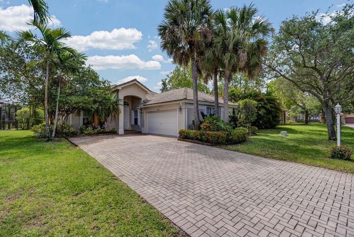 Property Photo: 6546 NW 112th Avenue FL 33076