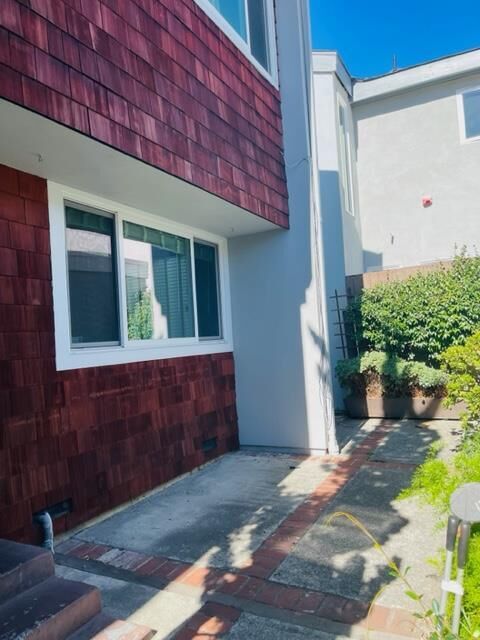 Property Photo:  321 Quay Lane  CA 94065 