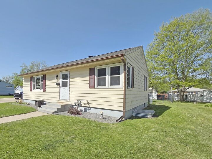 Property Photo:  1001 Cornelia Street  WI 53545 