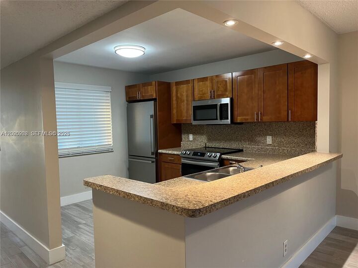 Property Photo:  436 Lakeview Dr 203  FL 33326 