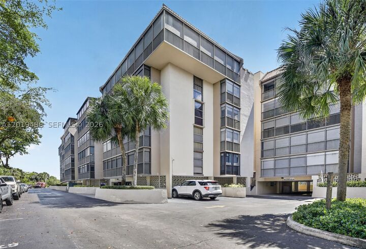 Property Photo:  2808 N 46th Ave E654  FL 33021 