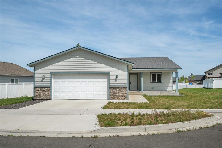 Property Photo: 1103 S Sun Devil Ct WA 99224
