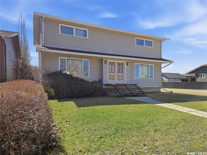 Property Photo: 802 Ridpath Road SK S0L 2V0