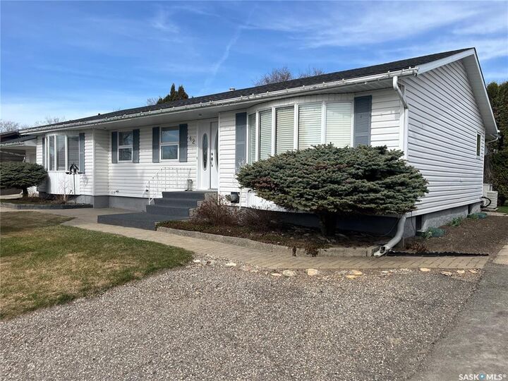 Photo de la propriété:  42 7th Street NE  SK S0A 4J0 