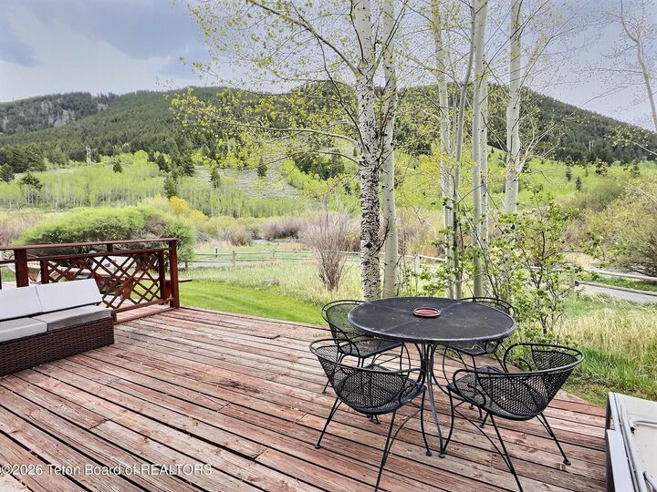 Property Photo: 1070 Elk Run Lane 10 WY 83001