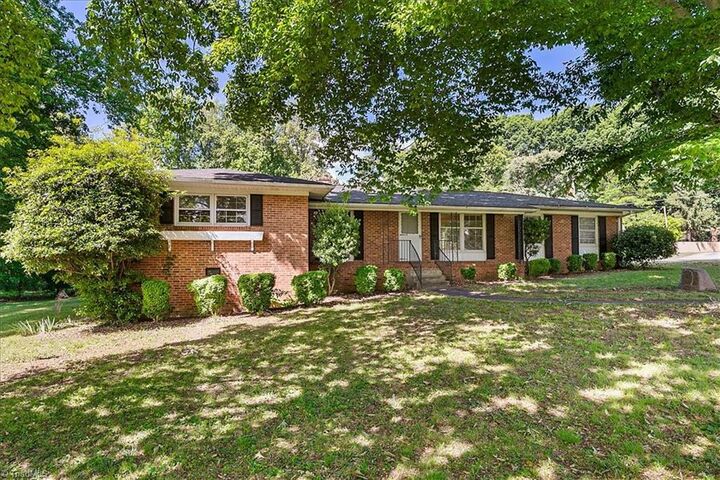Property Photo: 3500 E Lee Street NC 27406