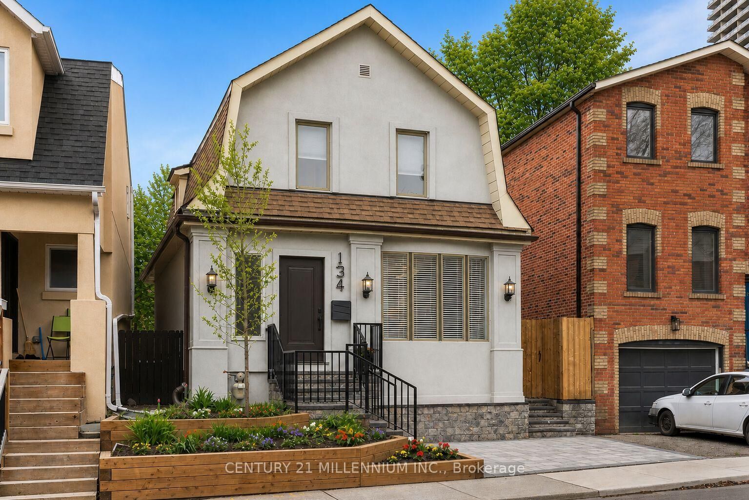 Property Photo: 134 Helendale Avenue ON M4R 1C7