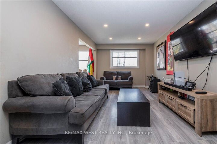 Property Photo: 68 Chaucer Crescent ON L4N 4T7