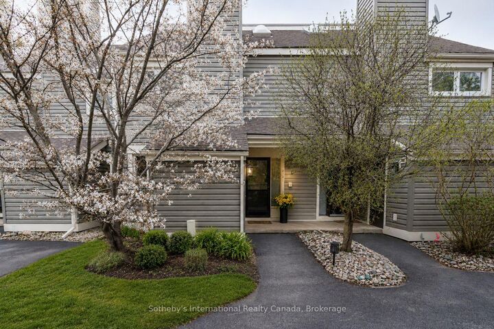 214 Escarpment Crescent 214 — photo 1