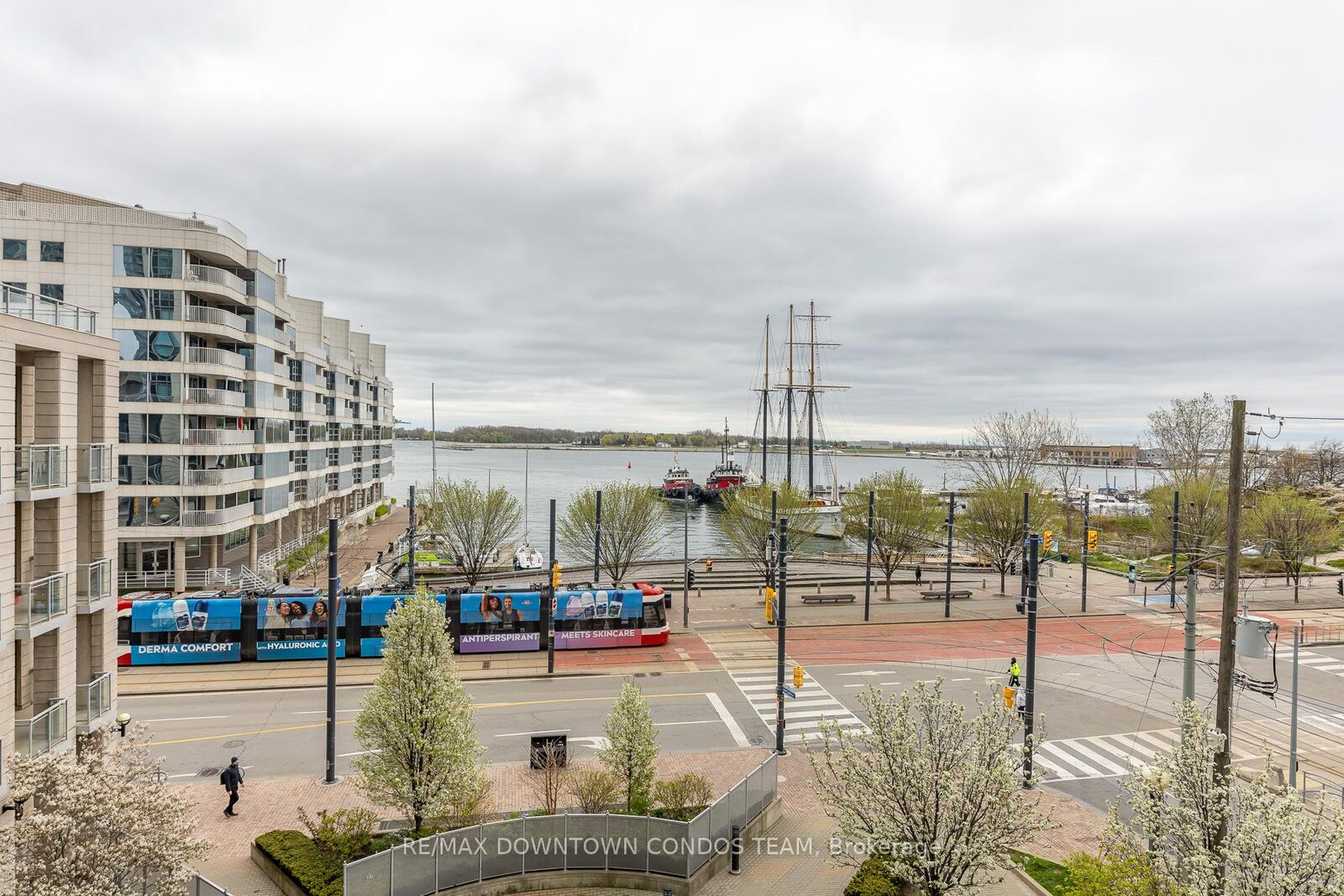 Property Photo: 410 Queens Quay W 404 ON M5V 3T1