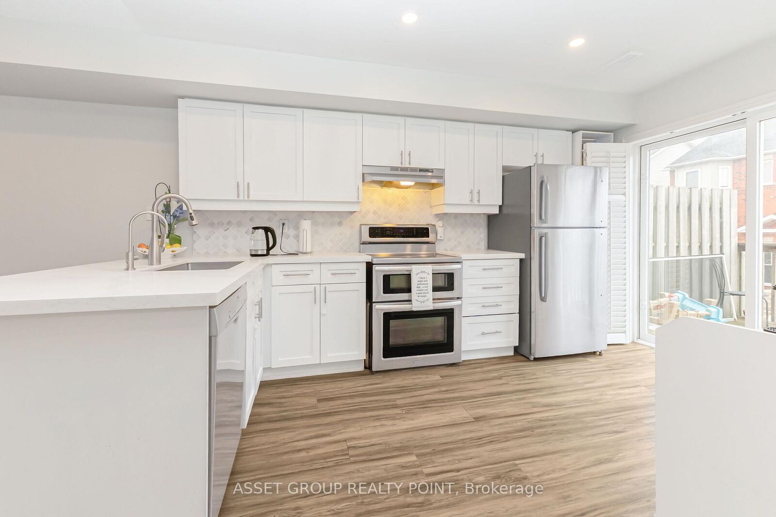 Property Photo:  1751 Lampman Avenue 33  ON L7L 6W3 