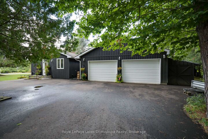 2 Leslie Drive W — photo 1