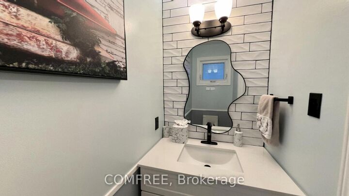 Property Photo: 10 Durbin Court ON K2L 3T8