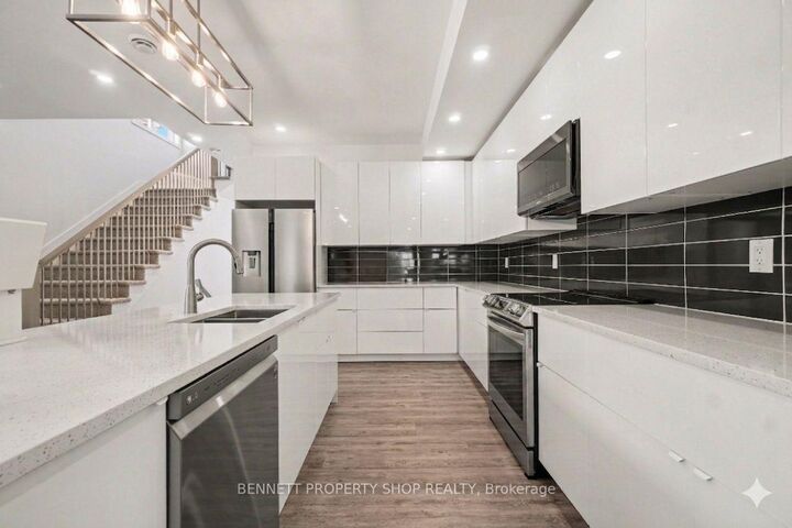 Property Photo: 1227 Ridgemont Avenue ON K1V 6E6
