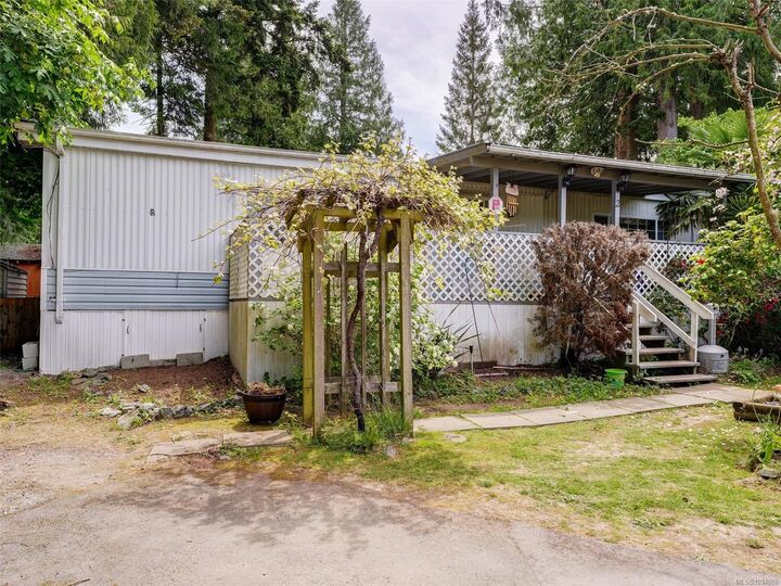Property Photo:  2741 Stautw Rd 2  BC V8M 2E9 