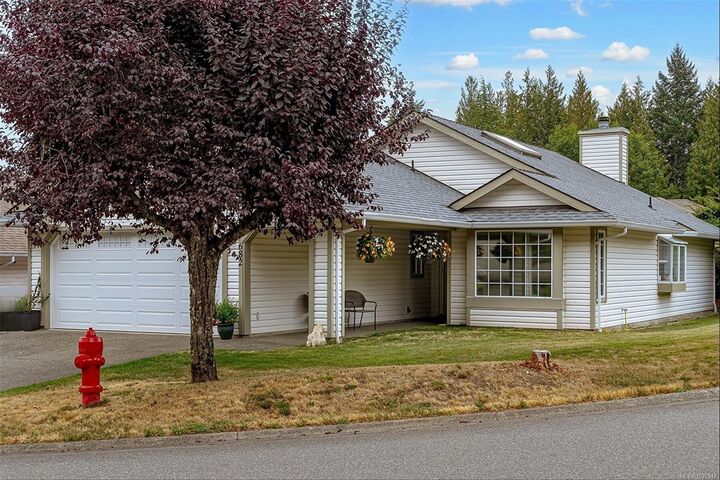 Property Photo: 682 Pineridge Dr BC V8H 0K8