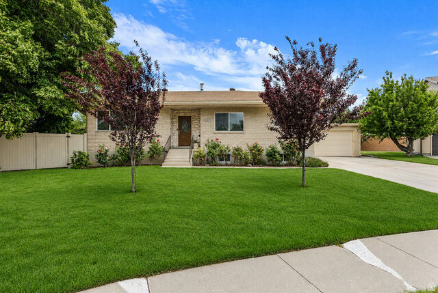 Property Photo:  787 E Redmaple Cir  UT 84106 