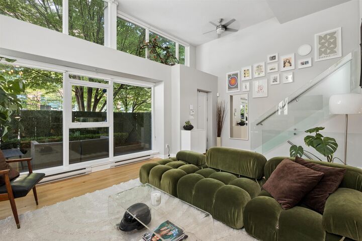 Property Photo:  428 Helmcken Street  BC V6B 0B1 