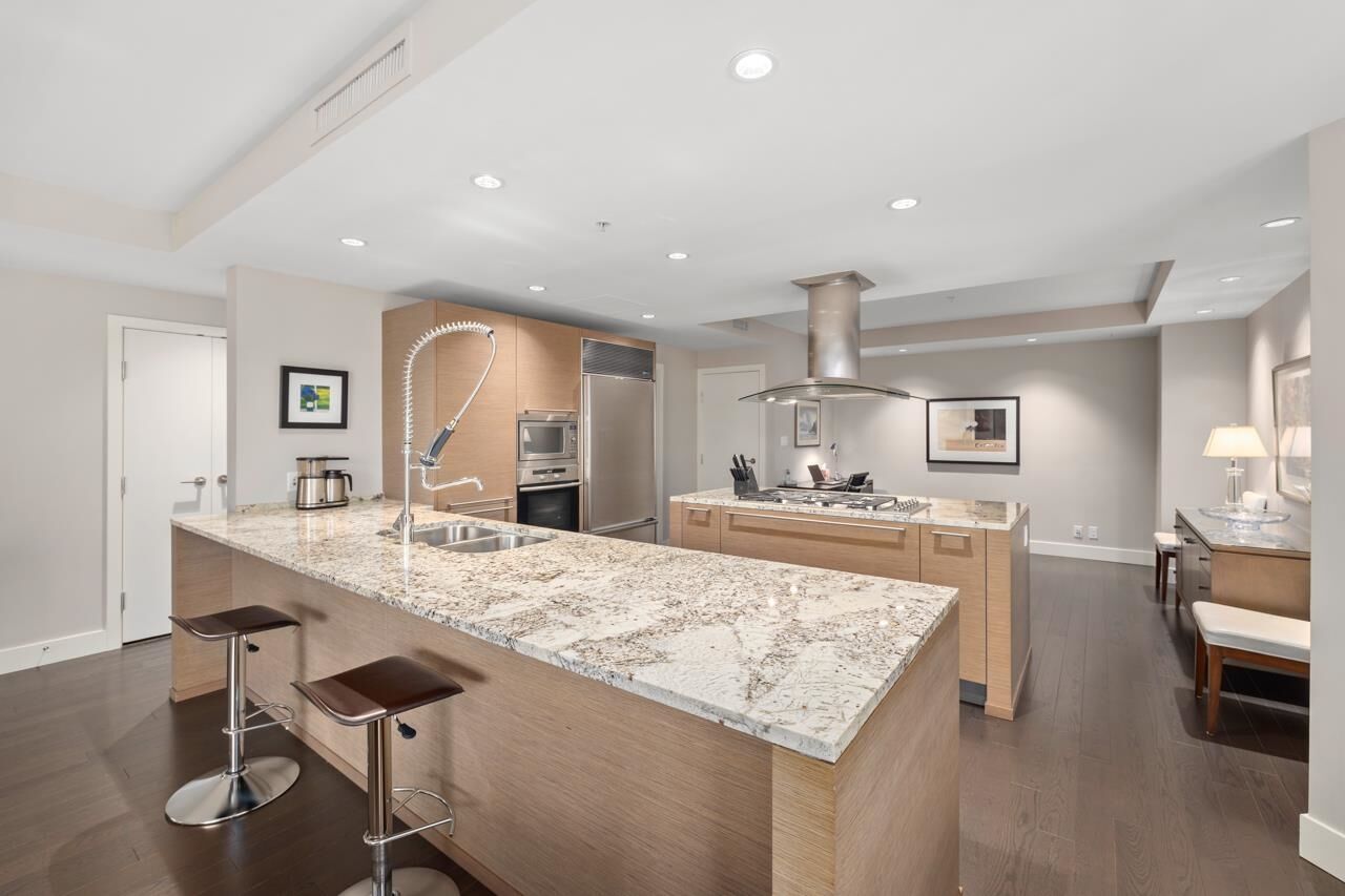Property Photo: 1111 Alberni Street 2601 BC V6E 4V2