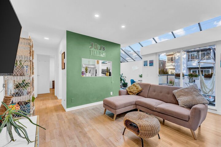 Property Photo:  2125 York Avenue 204  BC V6K 1C4 