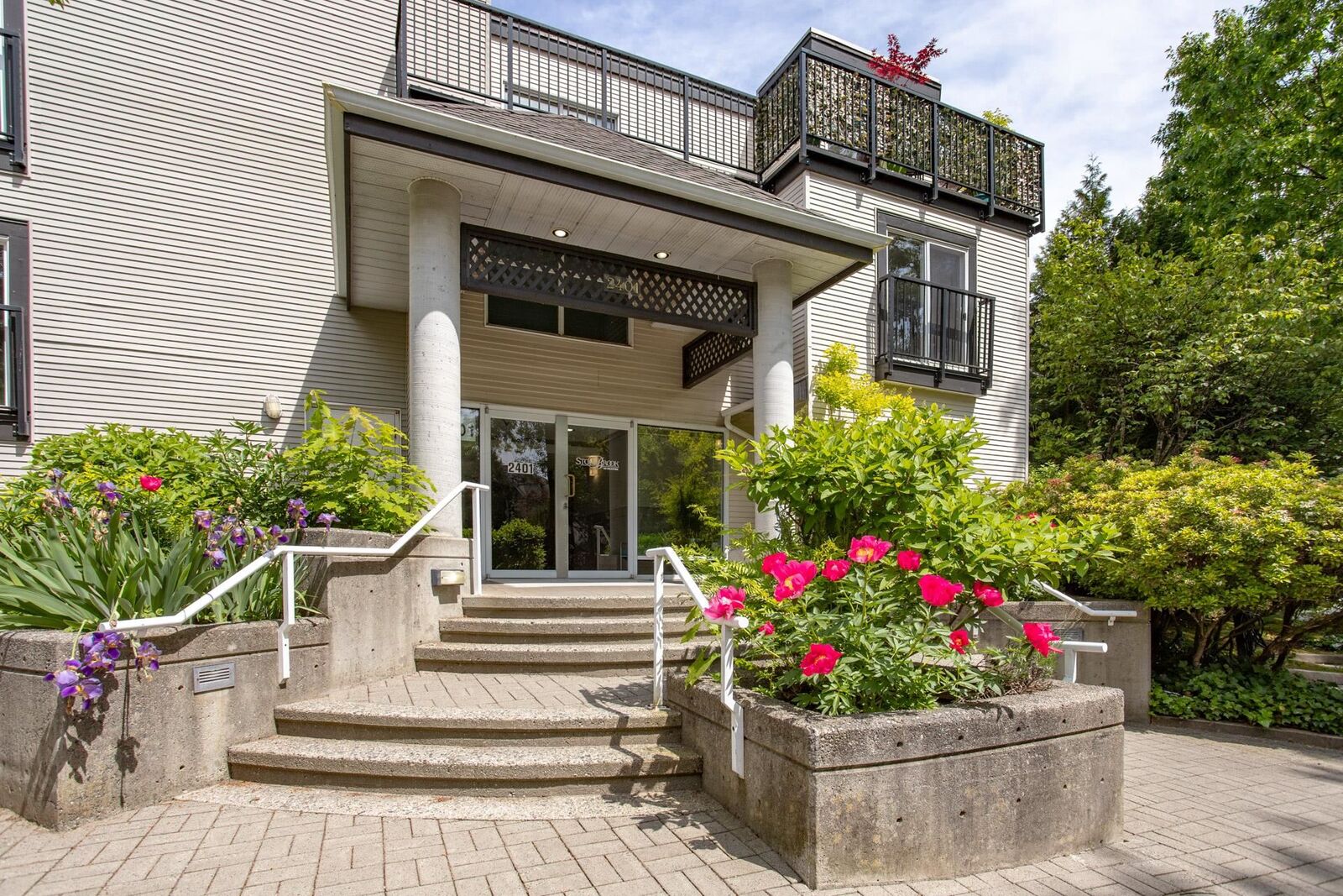Property Photo: 2401 Hawthorne Avenue 112 BC V3C 6E9