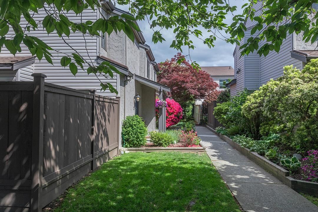 Property Photo:  230 W 14th Street 21  BC V7M 1P3 